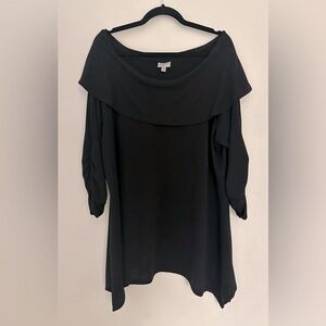 22/24 Black Women's Tunic Length Light Weight Sweater